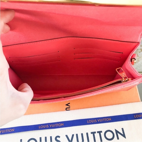 Louis Vuitton Vernis Ana Clutch - Picture 4 of 8